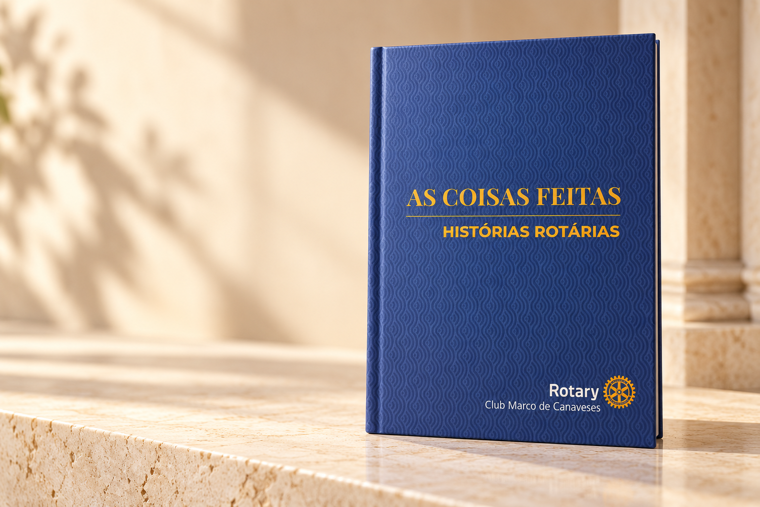 Imagem ilustrativa da edição azul e dourada de As Coisas Feitas